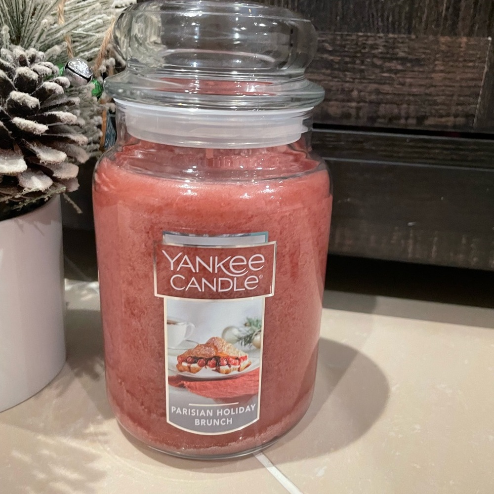 Yankee Candle Parisian Holiday Brunch Scented Jar - Pink‎